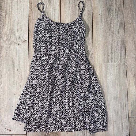 Old Navy Women’s Size Large Black & White Summer Dress with Spaghetti St… - Picture 1 of 9